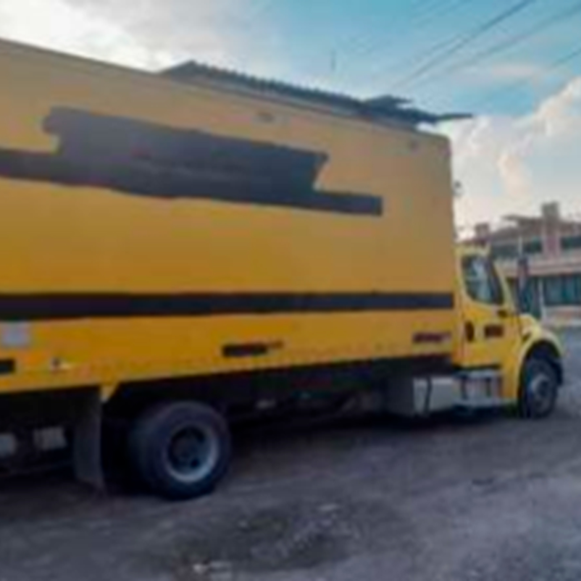 Camión caja seca (12 mts)